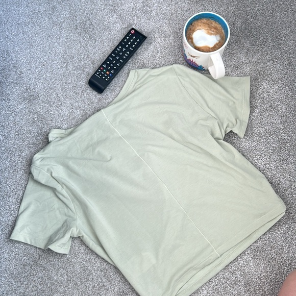 Nike Green Cropped Shirt - Picture 2 of 4